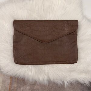 NWOT toni vintage leather clutch in brown